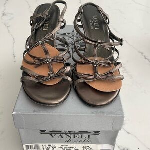 Vaneli Di Notte Pewter Metnappa Laurel Heel